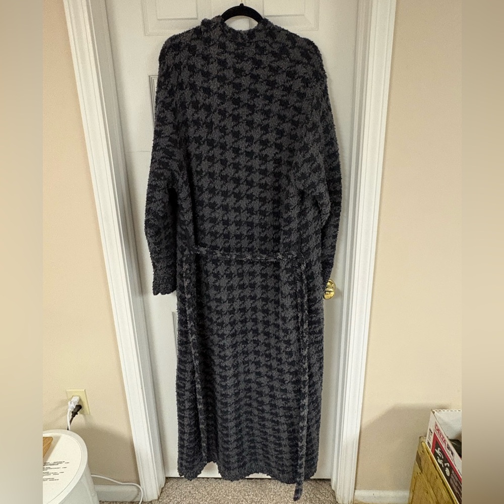 SKIMS Houndstooth Knit Wrap Robe in Charcoal - Picture 4 of 6